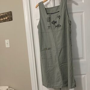 Embroidered Sleeveless Midi Dress in Green